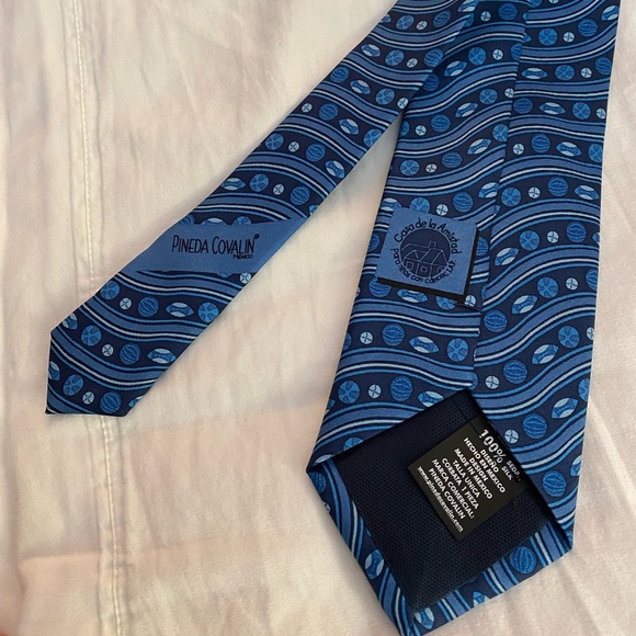Pineda Covalin “Casa de Amistad para Niños con Cáncer” Silk Tie - Picture 2 of 4